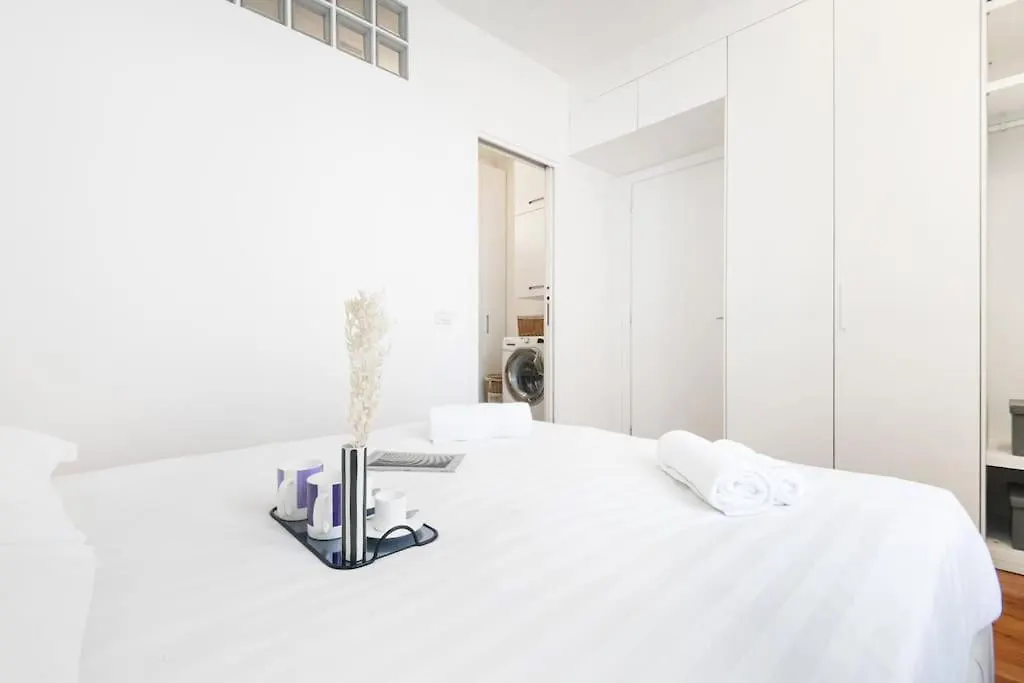 Easylife - A Touch Of Design In Porta Venezia Apartment Milan