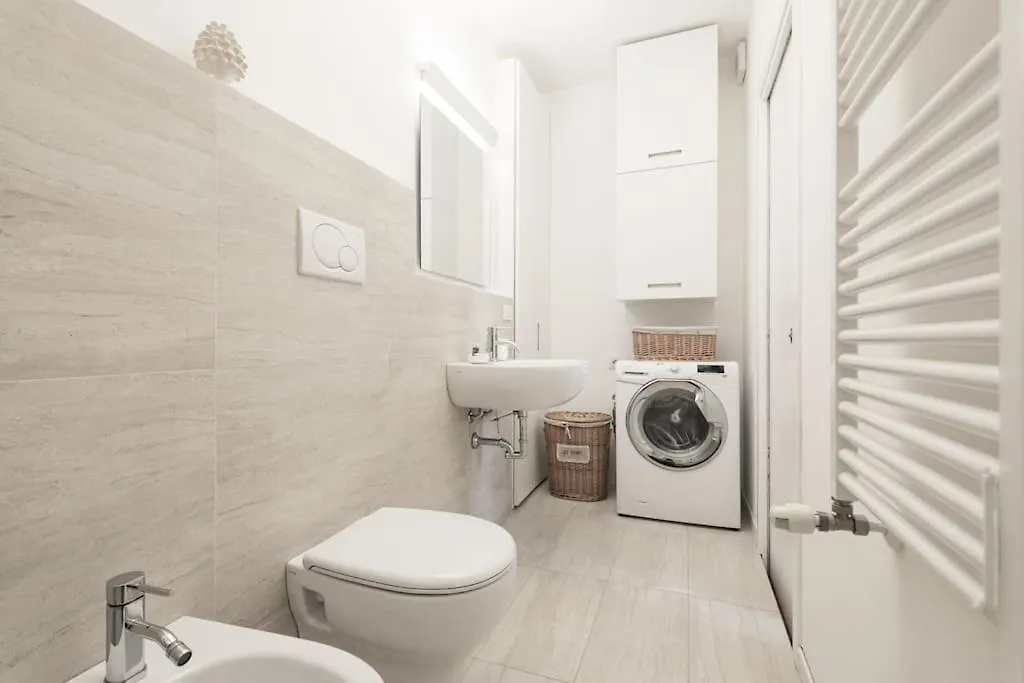 Easylife - A Touch Of Design In Porta Venezia Apartment Milan