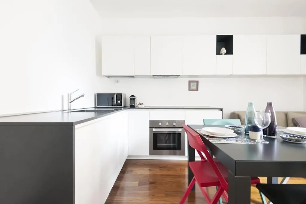 Easylife - A Touch Of Design In Porta Venezia Apartment Milan